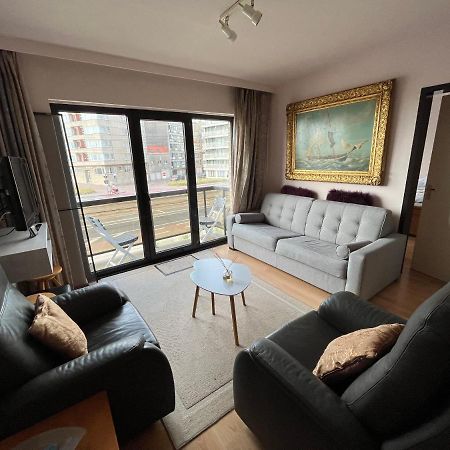 Frontaal Zeezicht In Appartement De Strandjutter Oostende Bagian luar foto