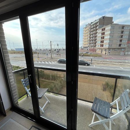Frontaal Zeezicht In Appartement De Strandjutter Oostende Bagian luar foto